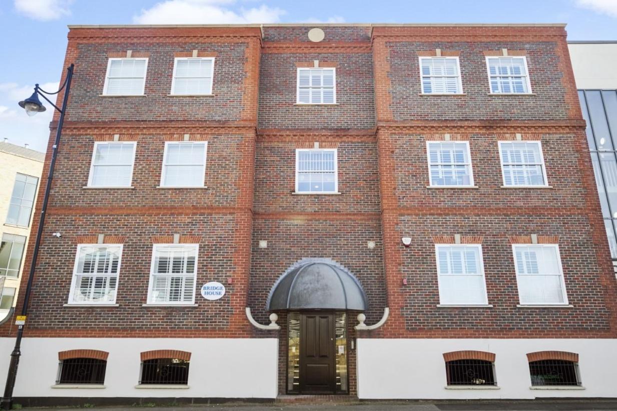 Апартаменти Flat 1 Bridge House Staines-upon-Thames Екстер'єр фото
